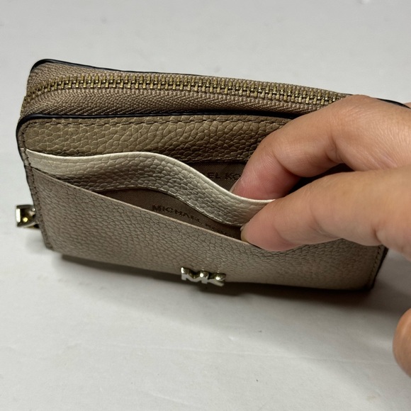 MICHAEL KORS Small Pebbled Leather Wallet - Picture 7 of 13